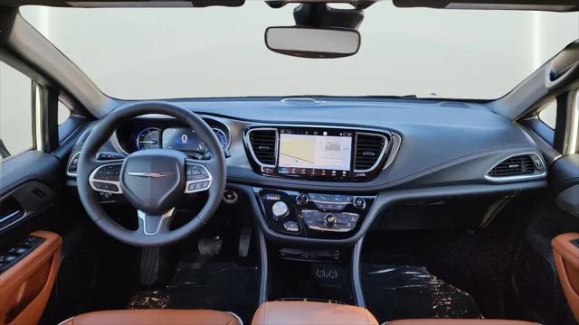 2025 Chrysler Pacifica Hybrid Pinnacle