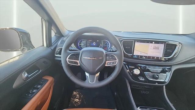 2025 Chrysler Pacifica Hybrid Pinnacle