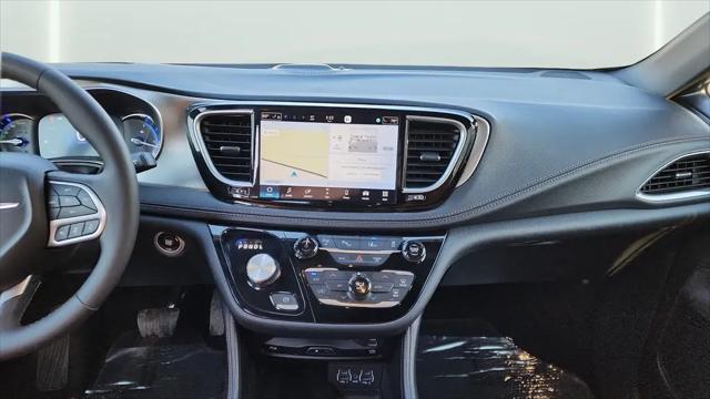 2025 Chrysler Pacifica Hybrid Pinnacle
