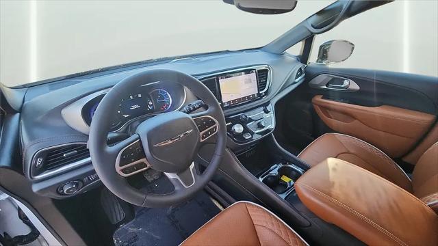 2025 Chrysler Pacifica Hybrid Pinnacle