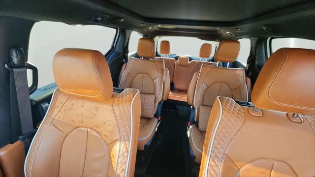 2025 Chrysler Pacifica Hybrid Pinnacle