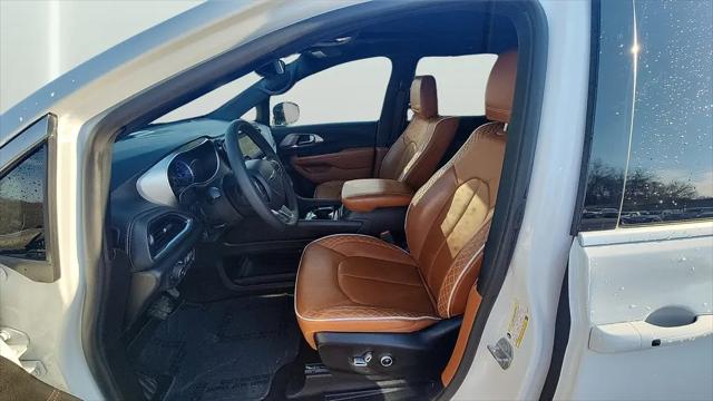 2025 Chrysler Pacifica Hybrid Pinnacle
