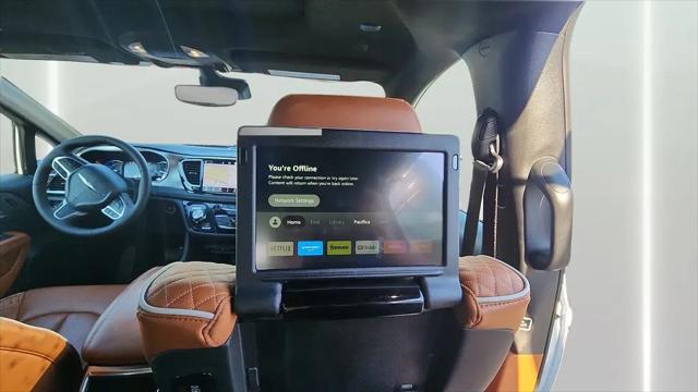 2025 Chrysler Pacifica Hybrid Pinnacle