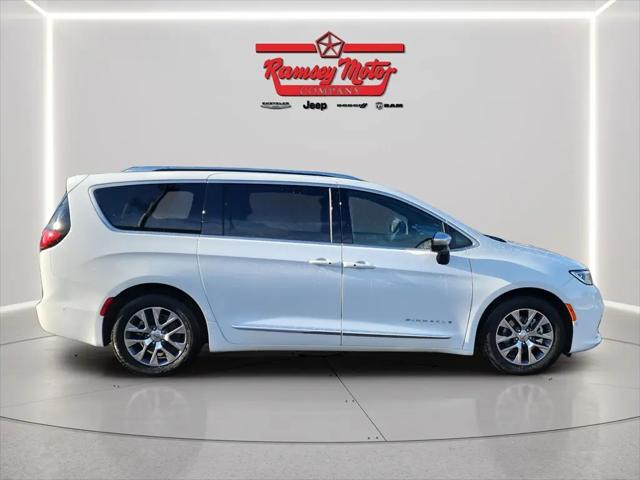 2025 Chrysler Pacifica Hybrid Pinnacle