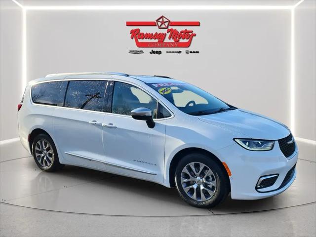 2025 Chrysler Pacifica Hybrid Pinnacle