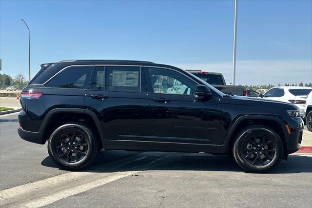 2026 Jeep Grand Cherokee Grand Cherokee Laredo Altitude 4x4