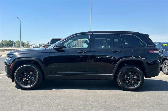2026 Jeep Grand Cherokee Grand Cherokee Laredo Altitude 4x4