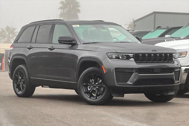 2026 Jeep Grand Cherokee Grand Cherokee Laredo Altitude 4x4