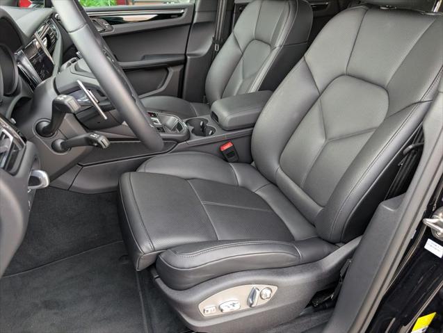 2025 Porsche Macan Unknown
