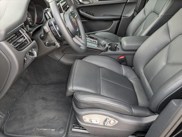 2025 Porsche Macan Unknown
