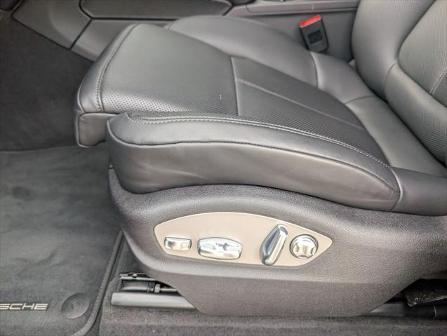 2025 Porsche Macan Unknown