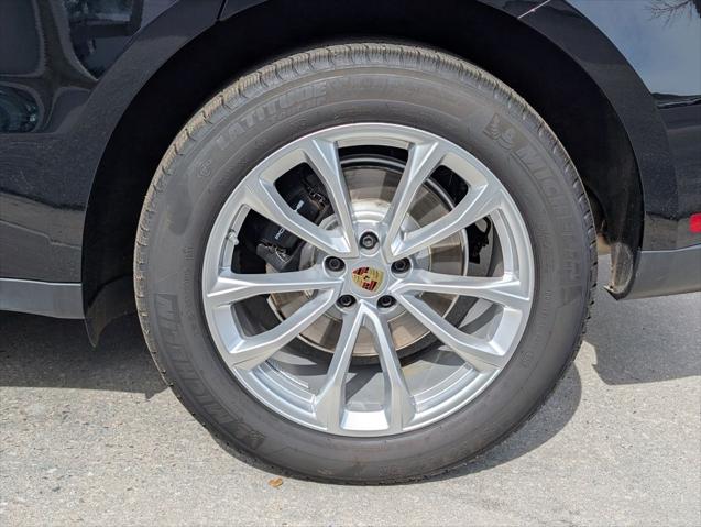 2025 Porsche Macan Unknown