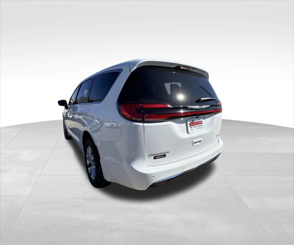 2026 Chrysler Pacifica Select AWD
