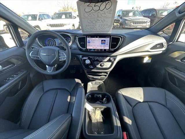 2026 Chrysler Pacifica Select AWD