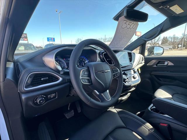 2026 Chrysler Pacifica Select AWD