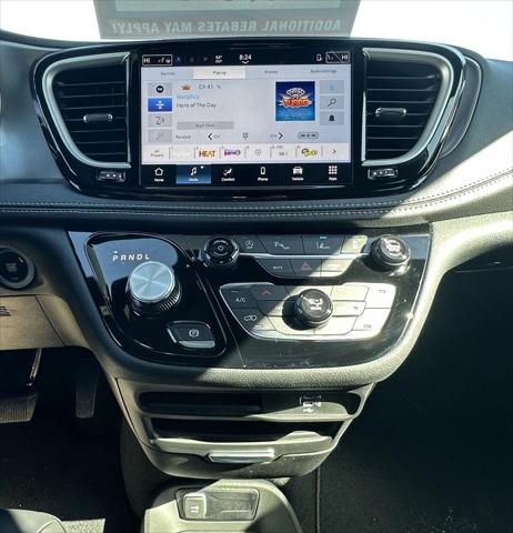 2026 Chrysler Pacifica Select AWD