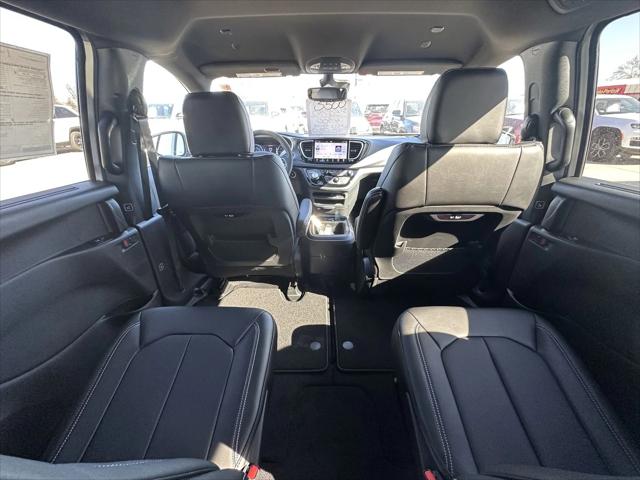 2026 Chrysler Pacifica Select AWD
