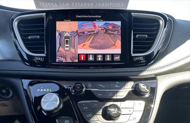 2026 Chrysler Pacifica Select AWD