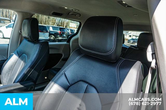 2024 Chrysler Pacifica Hybrid Select