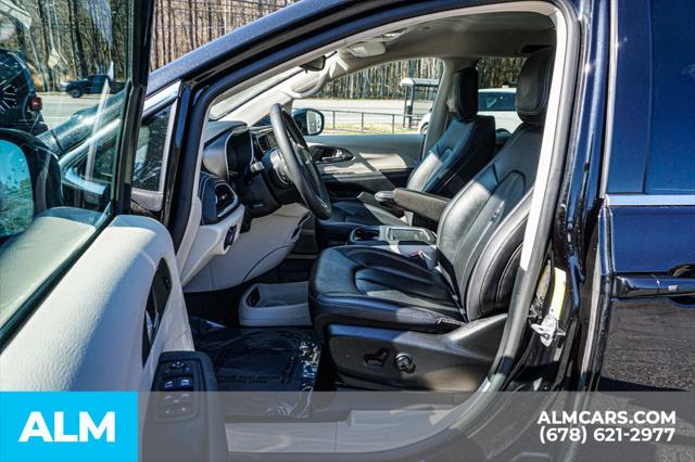 2024 Chrysler Pacifica Hybrid Select