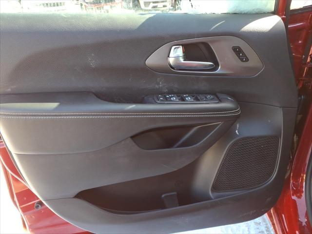 2026 Chrysler Pacifica Select AWD