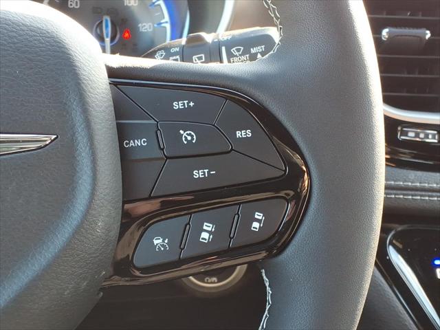 2026 Chrysler Pacifica Select AWD