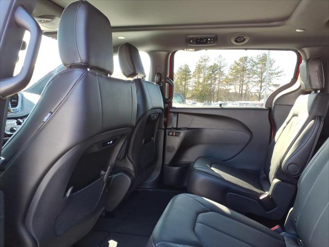 2026 Chrysler Pacifica Select AWD