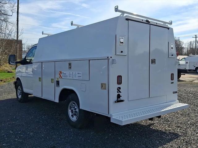 2025 GMC Savana Cutaway Work Van