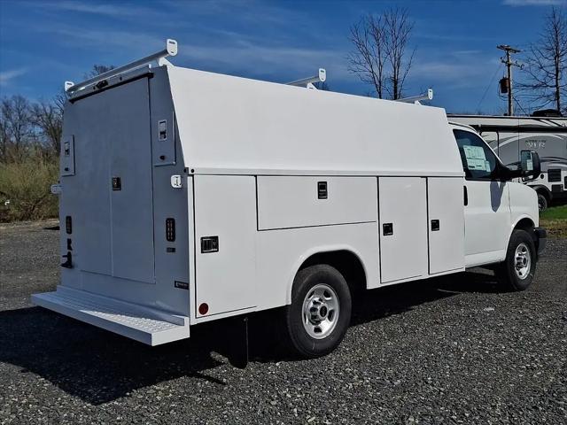 2025 GMC Savana Cutaway Work Van