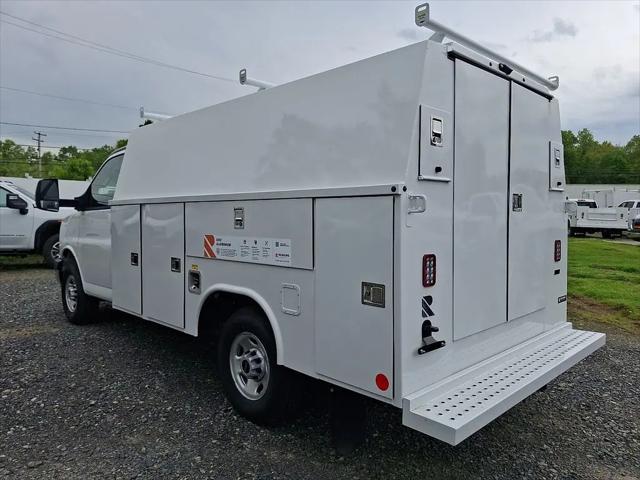 2025 GMC Savana Cutaway Work Van