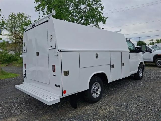 2025 GMC Savana Cutaway Work Van