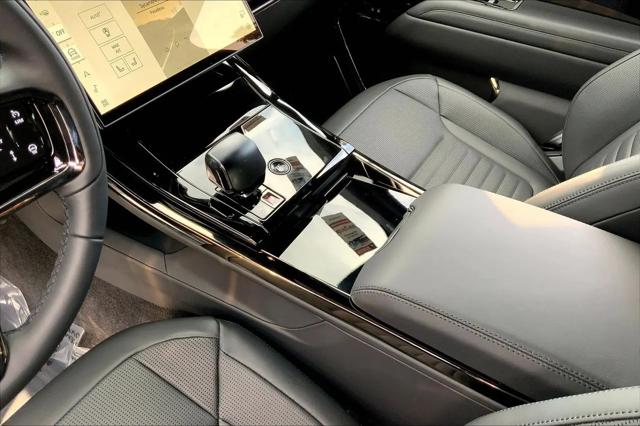 2026 Land Rover Range Rover Sport P635 SV