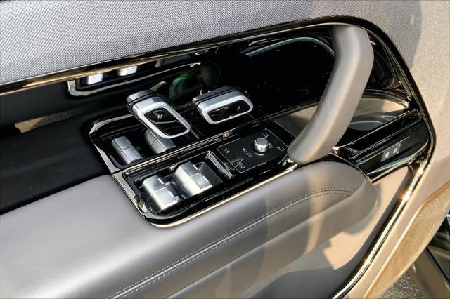 2026 Land Rover Range Rover Sport P635 SV