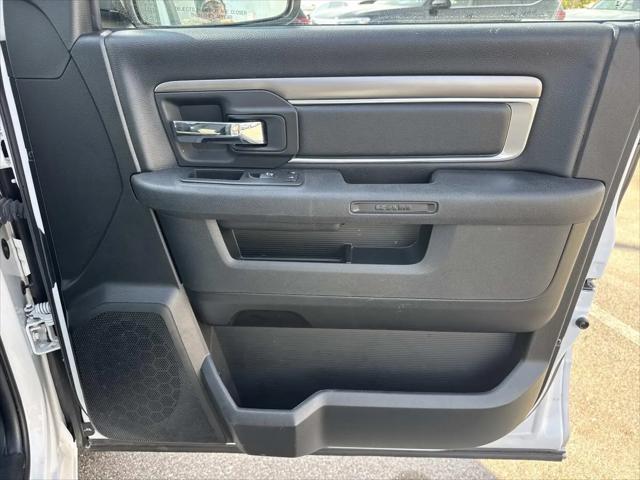 2024 Ram 1500 Classic Warlock Crew Cab 4x2 5'7" Box