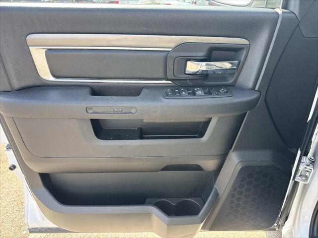 2024 Ram 1500 Classic Warlock Crew Cab 4x2 5'7" Box