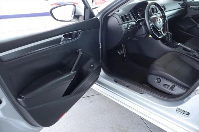 2017 Volkswagen Passat 1.8T R-Line