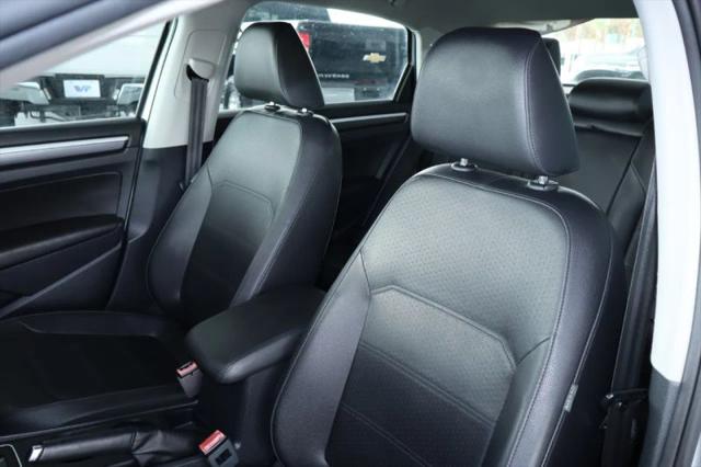 2017 Volkswagen Passat 1.8T R-Line