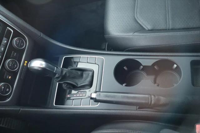 2017 Volkswagen Passat 1.8T R-Line