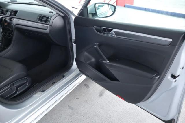 2017 Volkswagen Passat 1.8T R-Line