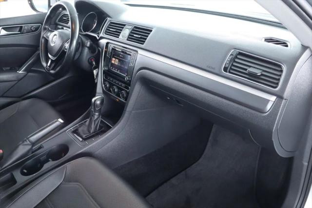 2017 Volkswagen Passat 1.8T R-Line