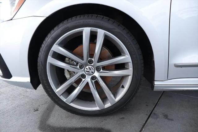 2017 Volkswagen Passat 1.8T R-Line