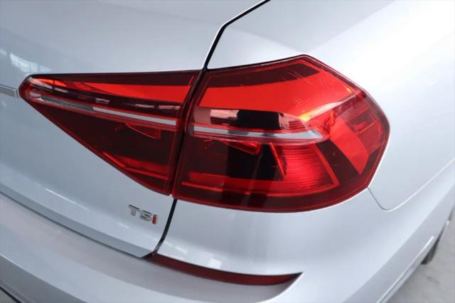 2017 Volkswagen Passat 1.8T R-Line