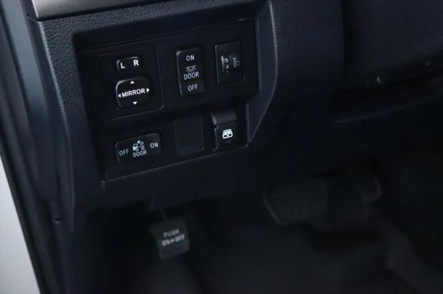 2017 Toyota Tundra SR5 5.7L V8