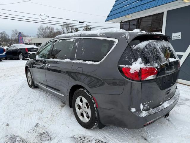 2017 Chrysler Pacifica Touring-L Plus