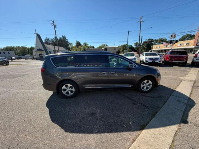 2017 Chrysler Pacifica Touring-L Plus