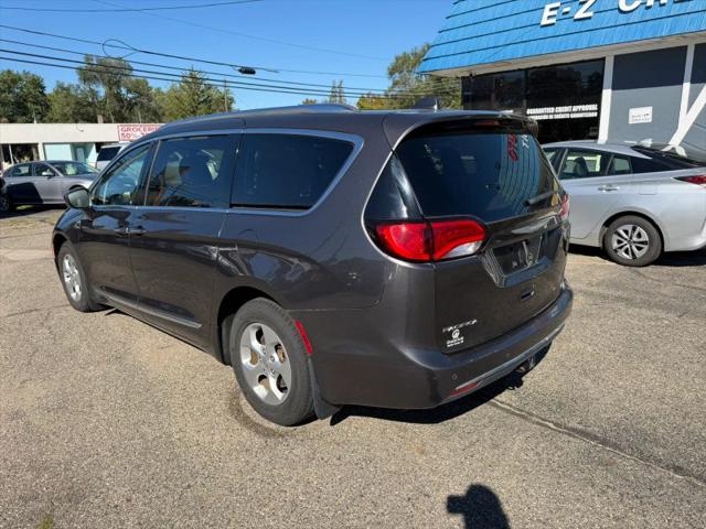 2017 Chrysler Pacifica Touring-L Plus