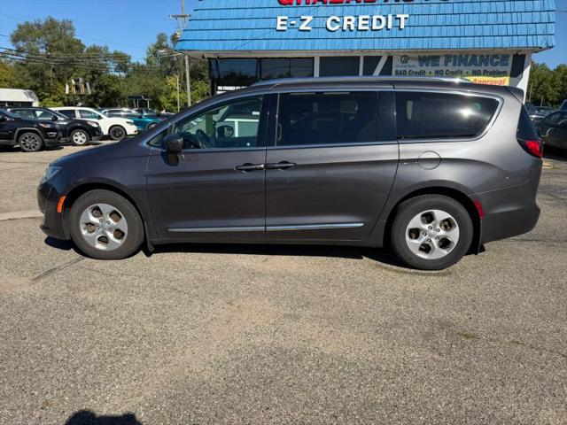 2017 Chrysler Pacifica Touring-L Plus