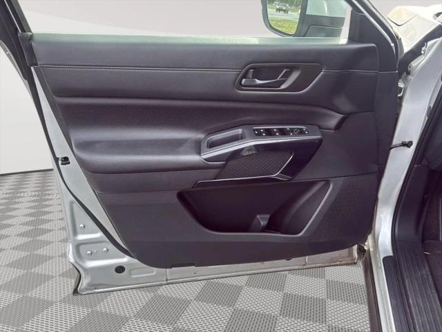 2025 Nissan Pathfinder SV FWD