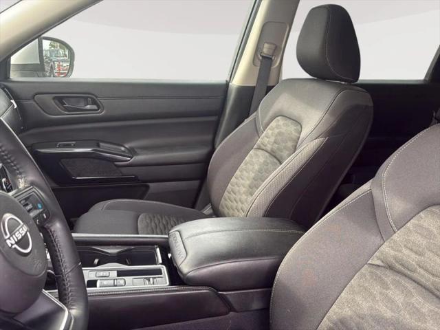 2025 Nissan Pathfinder SV FWD