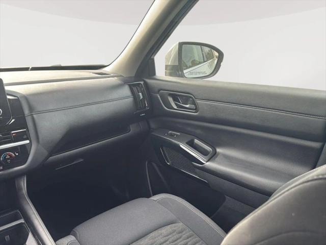 2025 Nissan Pathfinder SV FWD